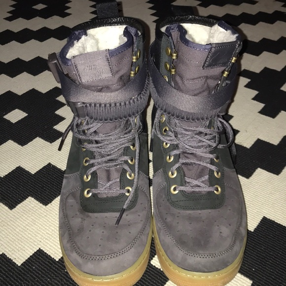 Nike - Picture 5 of 7